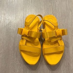 SOREL sport sandal orange with buckle size 6